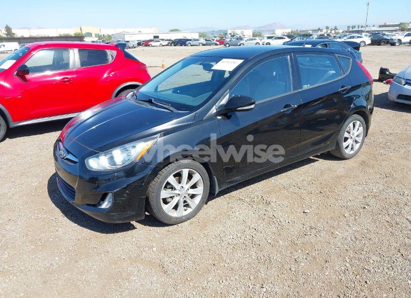 Photo 2 of 2013 Hyundai Accent SE (VIN KMHCU5AE5DU134165)