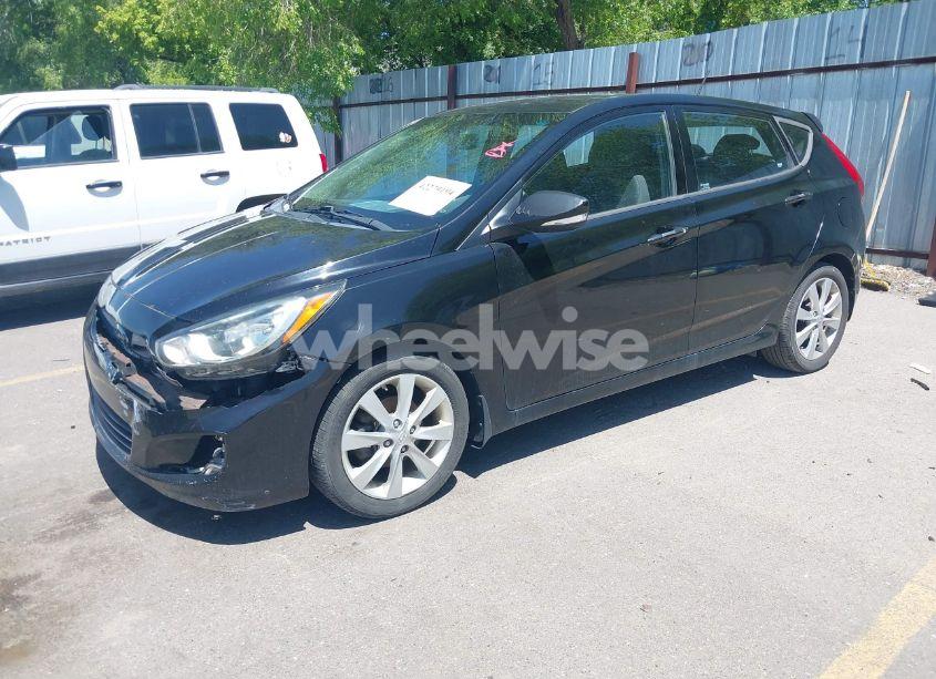 Photo 2 of 2013 Hyundai Accent SE (VIN KMHCU5AE6DU072436)