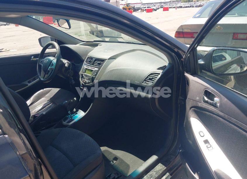 Photo 5 of 2013 Hyundai Accent SE (VIN KMHCU5AE6DU072436)