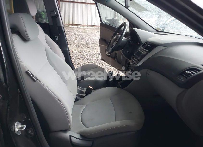 Photo 5 of 2014 Hyundai Accent SE (VIN KMHCU5AE7EU177178)
