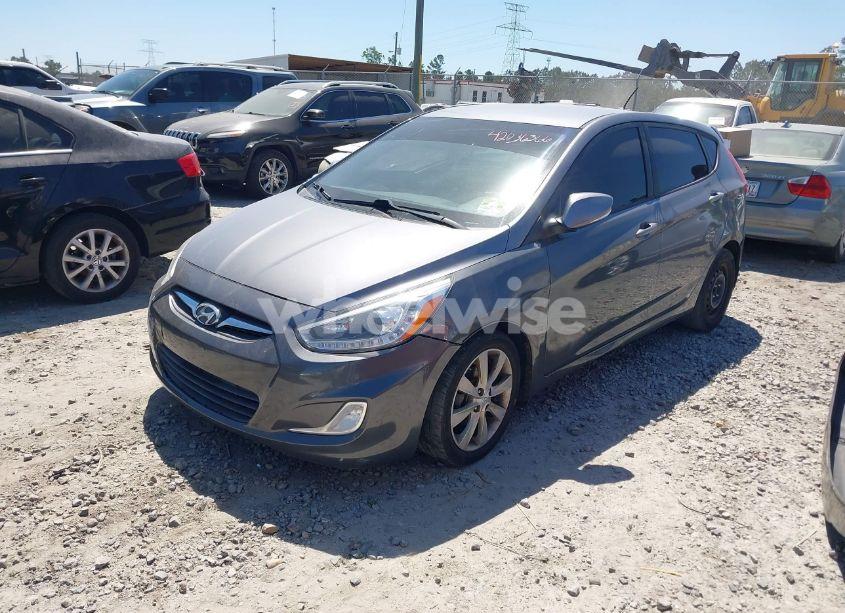 Photo 2 of 2014 Hyundai Accent SE (VIN KMHCU5AE9EU142285)