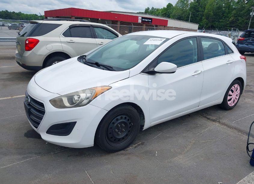 Photo 2 of 2016 Hyundai Elantra GT (VIN KMHD35LH0GU285904)