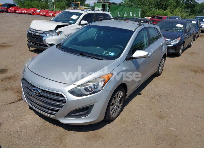 Photo 2 of 2016 Hyundai Elantra GT (VIN KMHD35LH7GU324519)