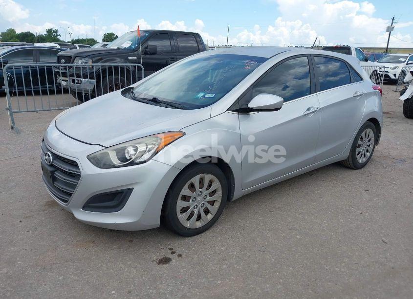 Photo 2 of 2016 Hyundai Elantra GT (VIN KMHD35LH8GU270101)