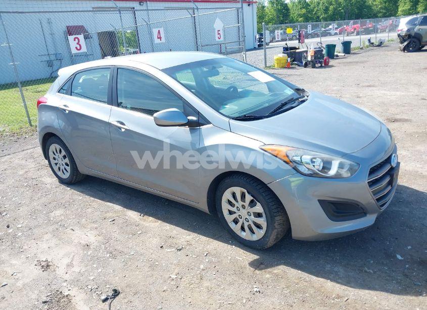 2016 Hyundai Elantra GT (VIN KMHD35LH8GU271975) main photo