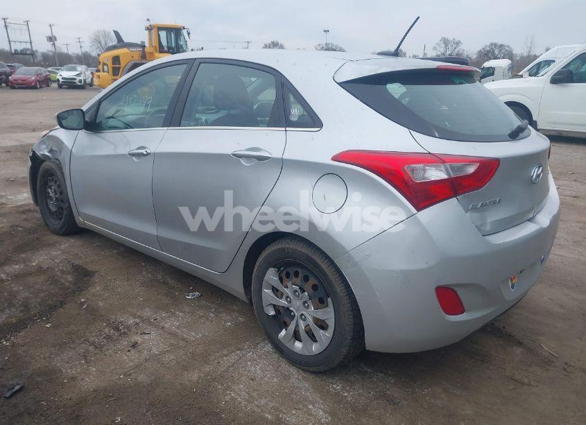 Photo 3 of 2016 Hyundai Elantra GT (VIN KMHD35LH9GU319385)