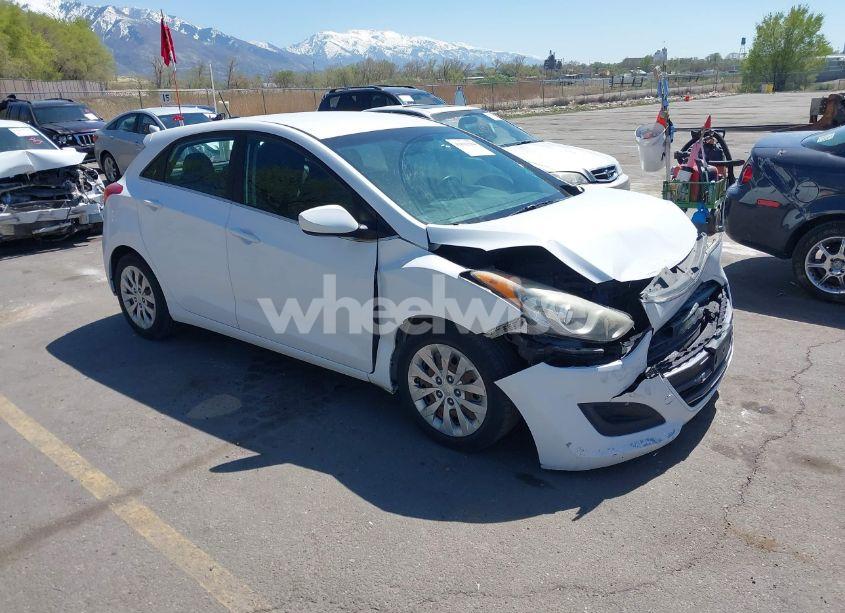 2017 Hyundai Elantra GT (VIN KMHD35LHXHU379550) main photo