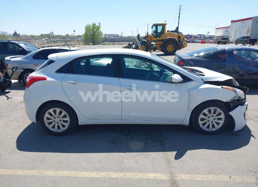 Photo 13 of 2017 Hyundai Elantra GT (VIN KMHD35LHXHU379550)