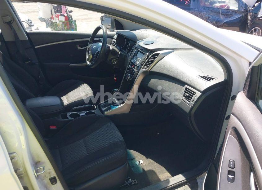 Photo 5 of 2017 Hyundai Elantra GT (VIN KMHD35LHXHU379550)