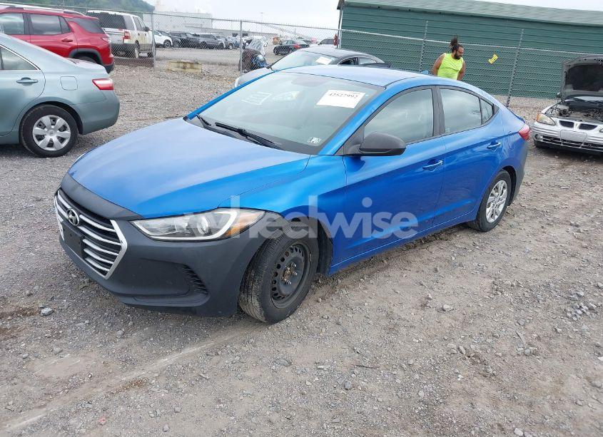 Photo 2 of 2017 Hyundai Elantra SE (VIN KMHD74LF0HU071915)