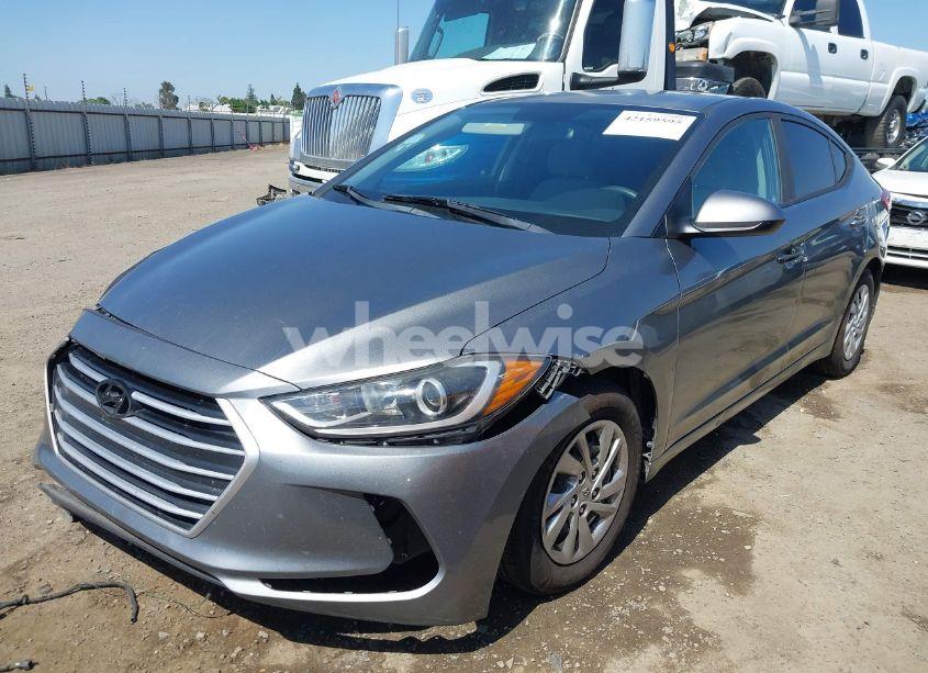 Photo 2 of 2017 Hyundai Elantra SE (VIN KMHD74LF2HU061211)