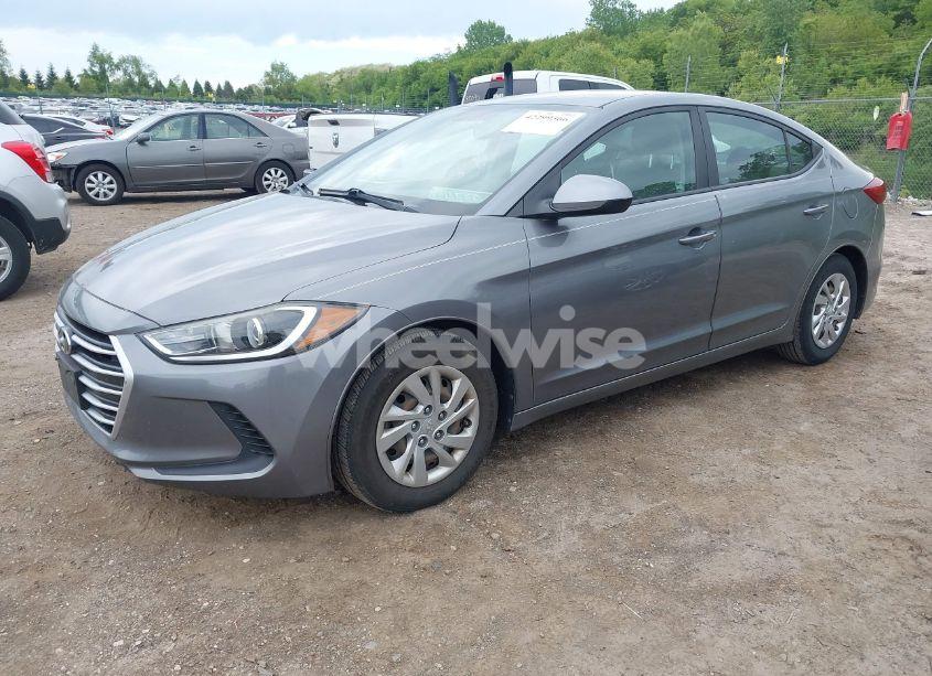 Photo 2 of 2017 Hyundai Elantra SE (VIN KMHD74LF2HU151121)