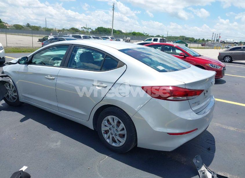 Photo 3 of 2018 Hyundai Elantra SE (VIN KMHD74LF2JU614736)