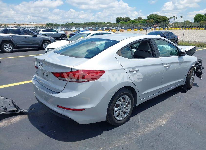 Photo 4 of 2018 Hyundai Elantra SE (VIN KMHD74LF2JU614736)
