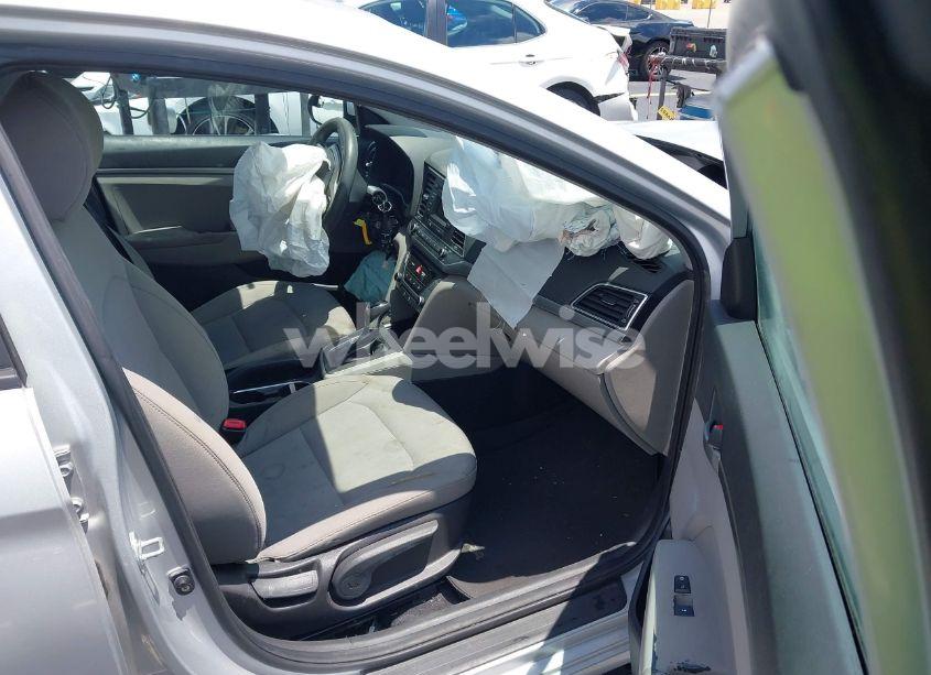 Photo 5 of 2018 Hyundai Elantra SE (VIN KMHD74LF2JU614736)