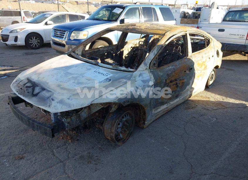 Photo 2 of 2017 Hyundai Elantra SE (VIN KMHD74LF4HU422079)