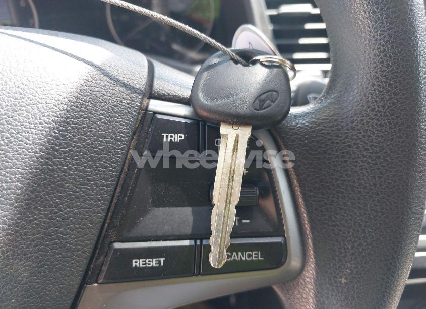 Photo 11 of 2017 Hyundai Elantra SE (VIN KMHD74LF5HU086894)