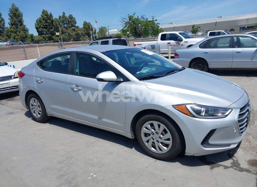 2018 Hyundai Elantra SE (VIN KMHD74LF5JU499730) main photo