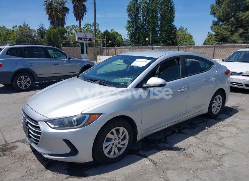 Photo 6 of 2018 Hyundai Elantra SE (VIN KMHD74LF5JU499730)