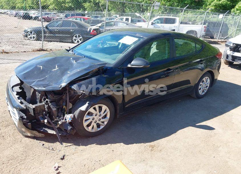 Photo 2 of 2017 Hyundai Elantra SE (VIN KMHD74LF8HU070365)
