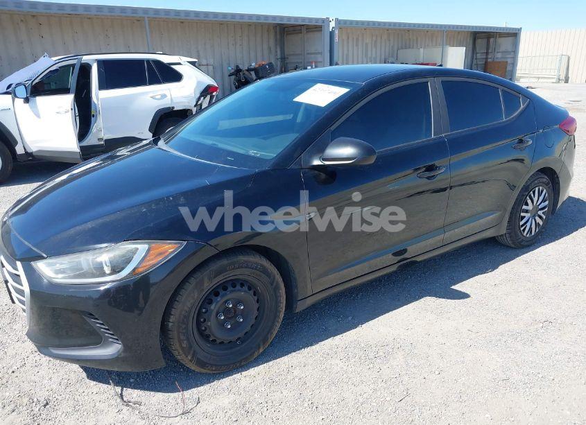 Photo 2 of 2017 Hyundai Elantra SE (VIN KMHD74LF9HU082458)