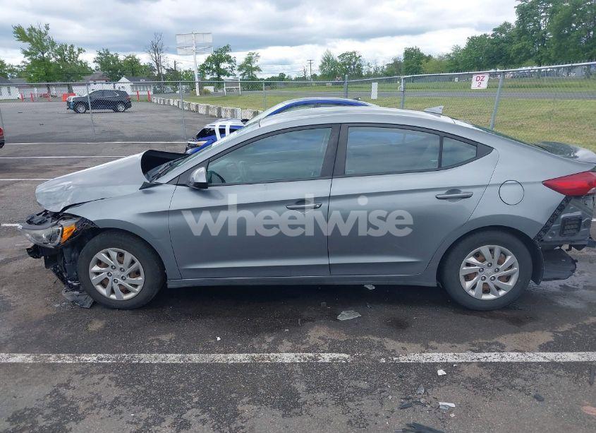 Photo 14 of 2017 Hyundai Elantra SE (VIN KMHD74LFXHU152646)