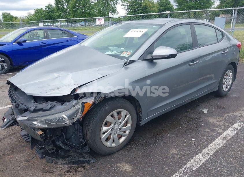 Photo 2 of 2017 Hyundai Elantra SE (VIN KMHD74LFXHU152646)