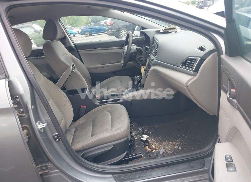 Photo 5 of 2017 Hyundai Elantra SE (VIN KMHD74LFXHU152646)