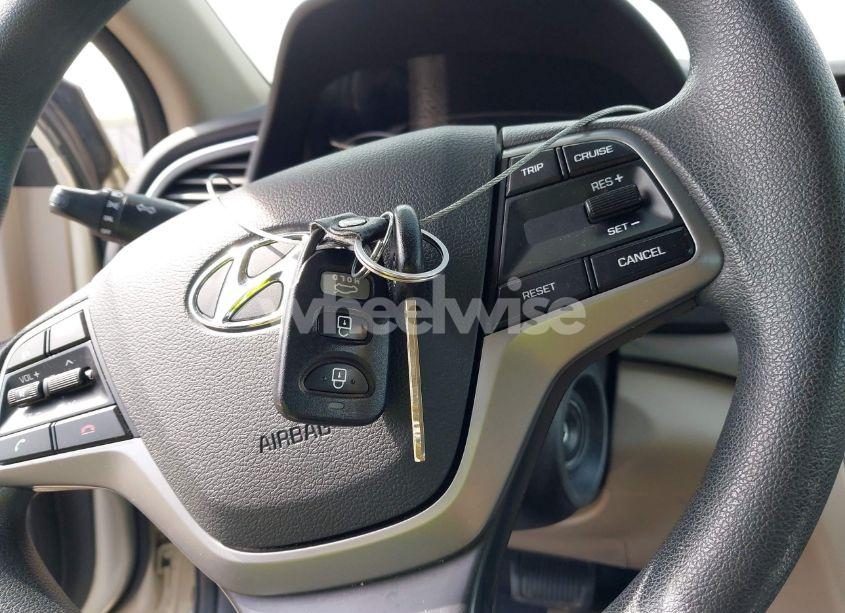 Photo 11 of 2017 Hyundai Elantra SE (VIN KMHD74LFXHU394630)