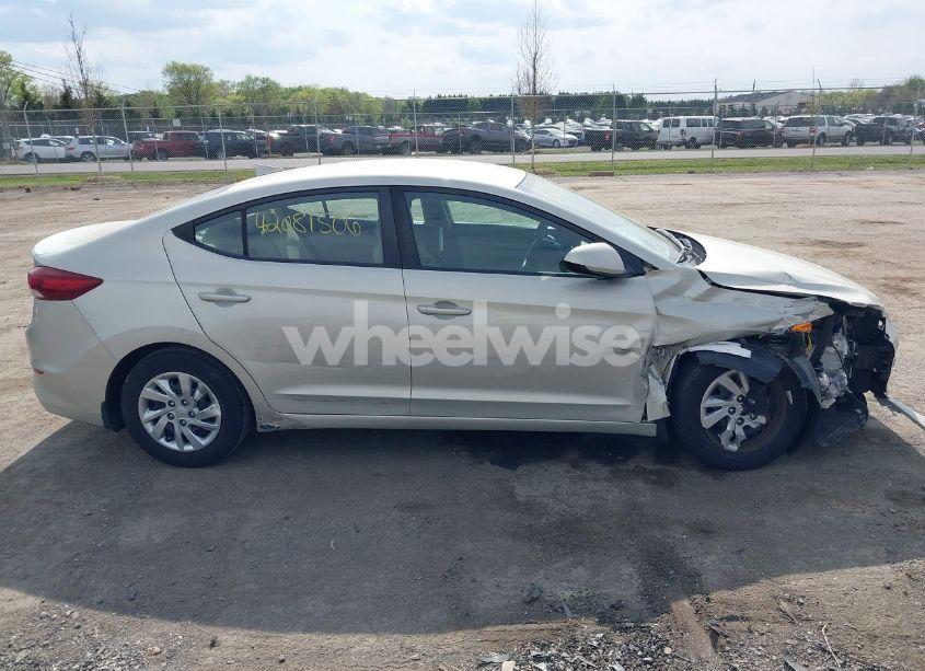 Photo 13 of 2017 Hyundai Elantra SE (VIN KMHD74LFXHU394630)