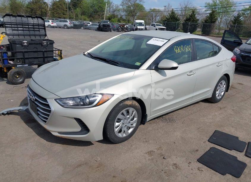 Photo 2 of 2017 Hyundai Elantra SE (VIN KMHD74LFXHU394630)