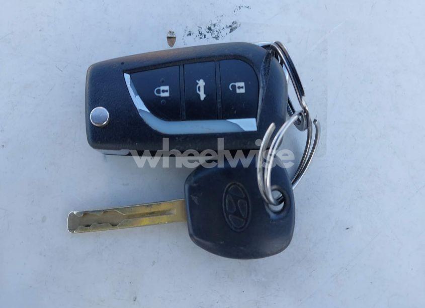 Photo 11 of 2018 Hyundai Elantra SE (VIN KMHD74LFXJU608473)