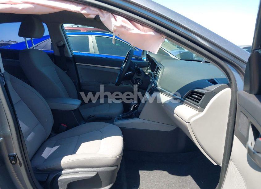 Photo 5 of 2019 Hyundai Elantra SE (VIN KMHD74LFXKU827774)
