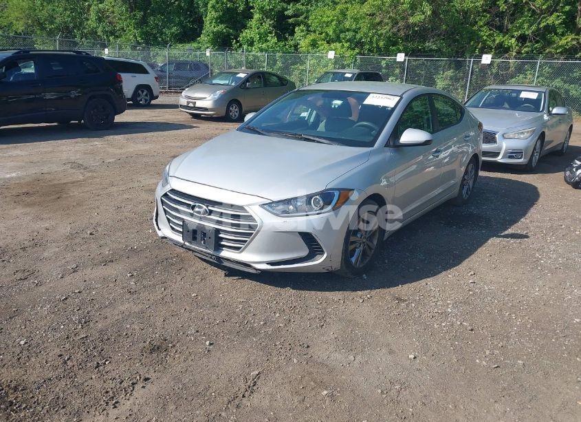 Photo 2 of 2017 Hyundai Elantra SE (VIN KMHD84LF6HU063864)