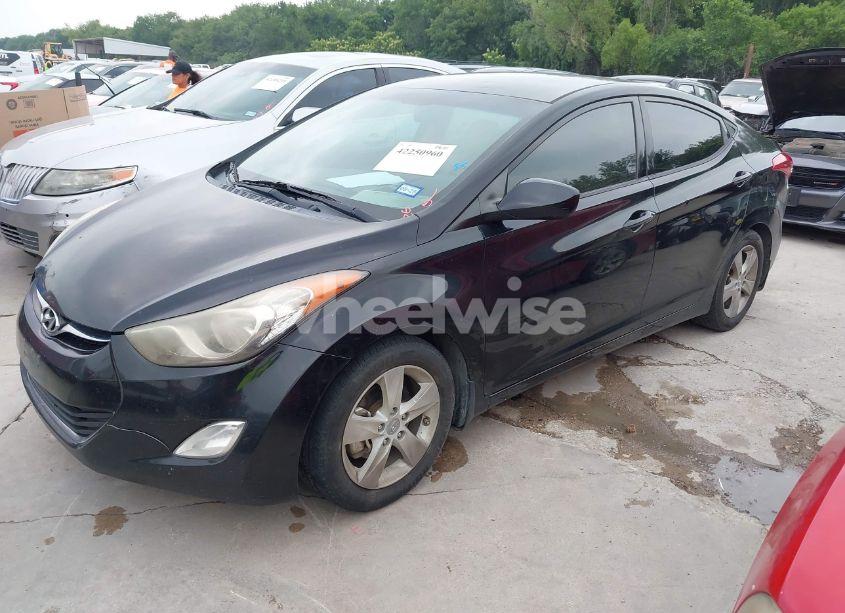 Photo 2 of 2013 Hyundai Elantra GLS (VIN KMHDH4AE5DU823660)