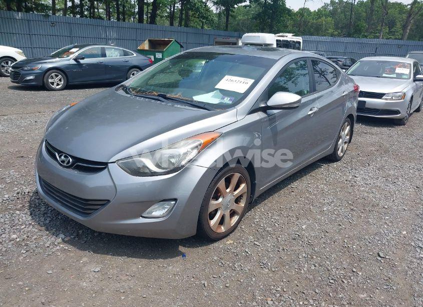 Photo 2 of 2013 Hyundai Elantra LIMITED (VIN KMHDH4AE8DU745746)
