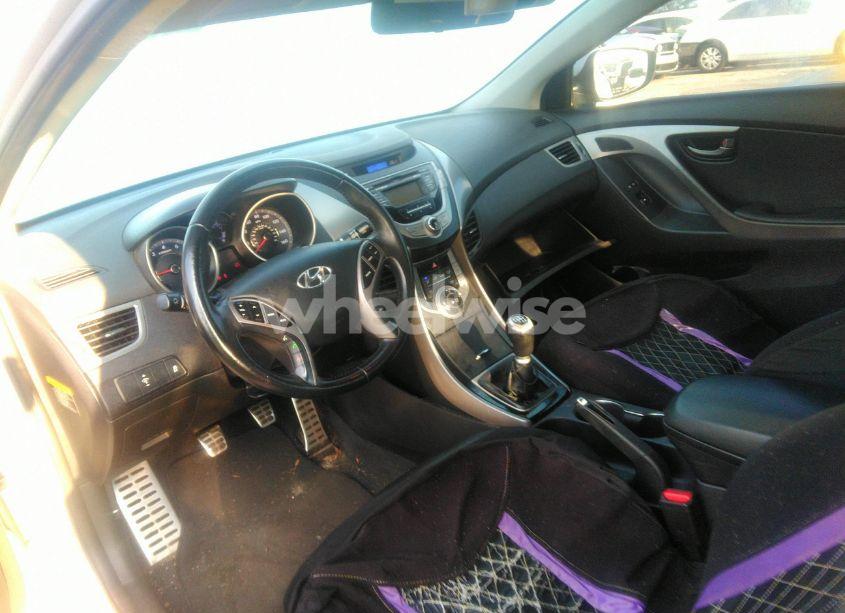 Photo 5 of 2013 Hyundai Elantra SE (VIN KMHDH6AE9DU002802)