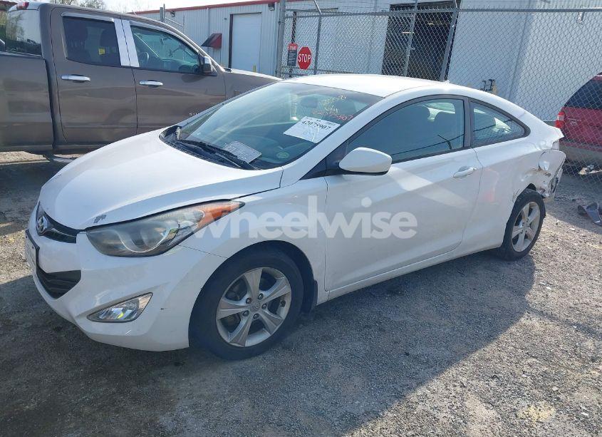 Photo 2 of 2013 Hyundai Elantra GS (VIN KMHDH6AE9DU012858)
