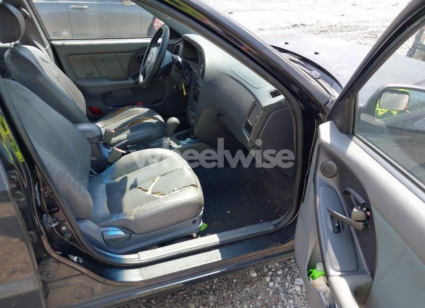 Photo 5 of 2005 Hyundai Elantra GLS/GT (VIN KMHDN46D05U116895)