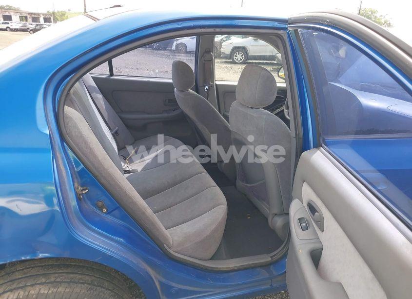 Photo 8 of 2004 Hyundai Elantra GLS/GT (VIN KMHDN46D24U899989)