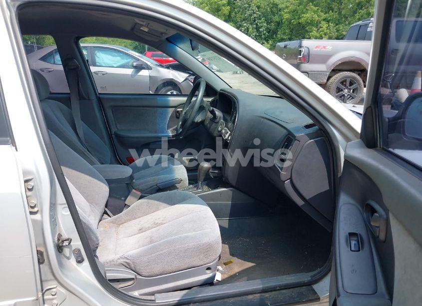 Photo 5 of 2004 Hyundai Elantra GLS/GT (VIN KMHDN46D24U913387)