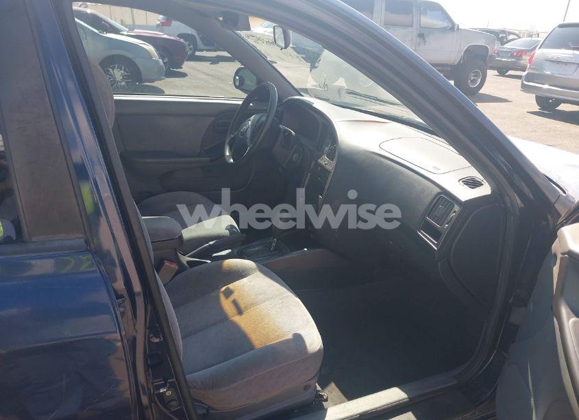 Photo 5 of 2005 Hyundai Elantra GLS/GT (VIN KMHDN46D25U070079)