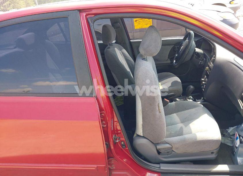 Photo 5 of 2005 Hyundai Elantra GLS/GT (VIN KMHDN46D55U996038)