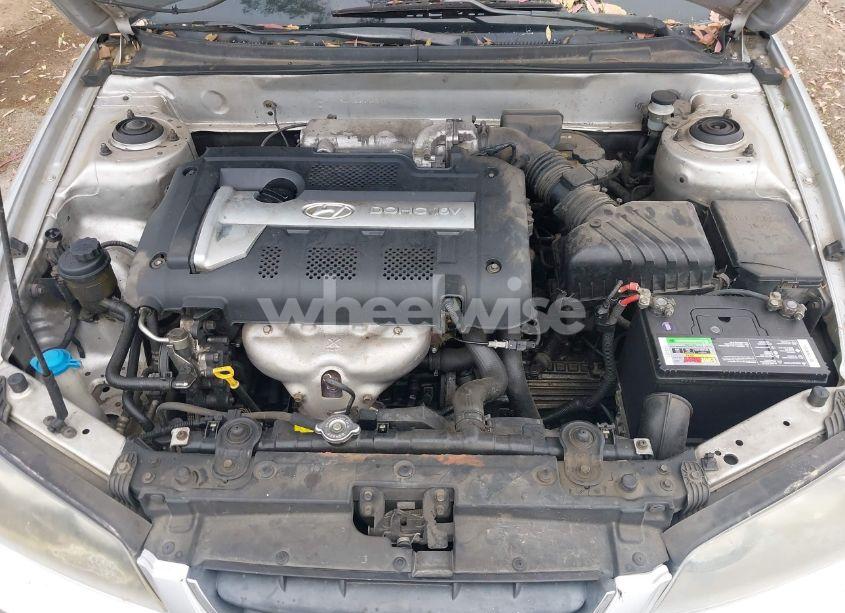 Photo 10 of 2004 Hyundai Elantra GLS/GT (VIN KMHDN46D94U824707)