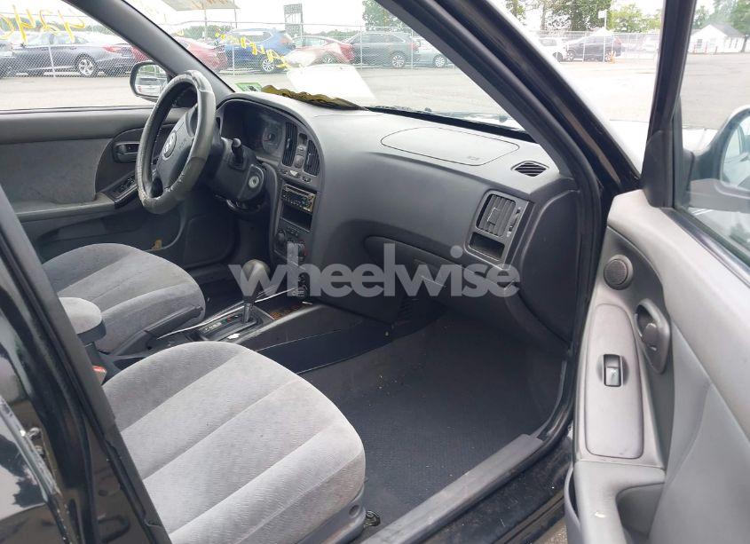 Photo 5 of 2005 Hyundai Elantra GLS/GT (VIN KMHDN46DX5U100087)