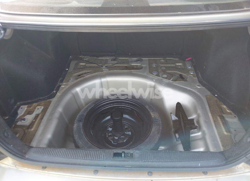 Photo 12 of 2005 Hyundai Elantra GLS/GT (VIN KMHDN46DX5U109033)