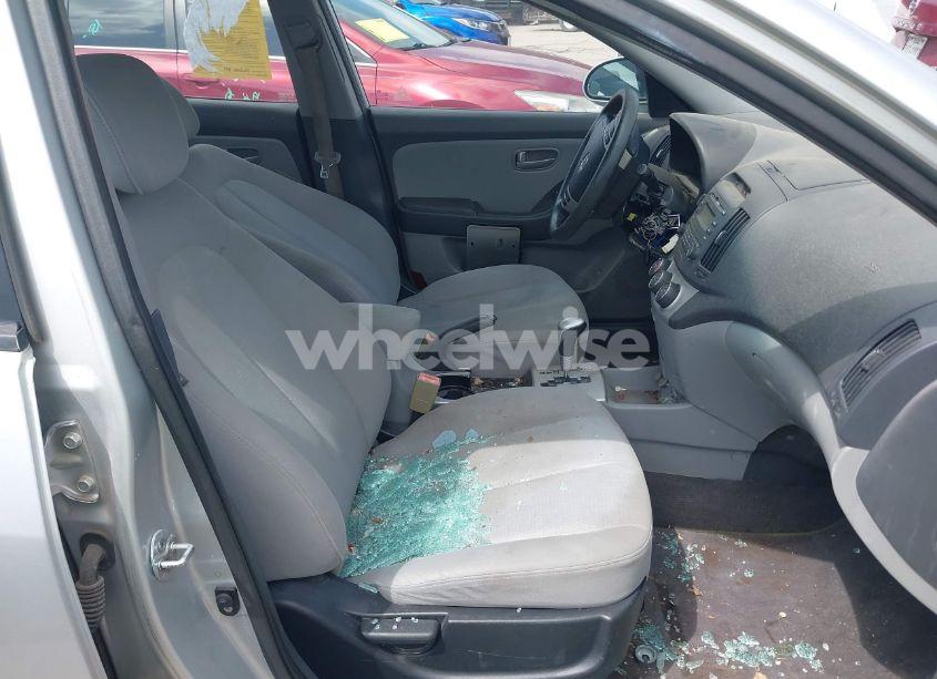 Photo 5 of 2009 Hyundai Elantra SE (VIN KMHDU46DX9U658384)