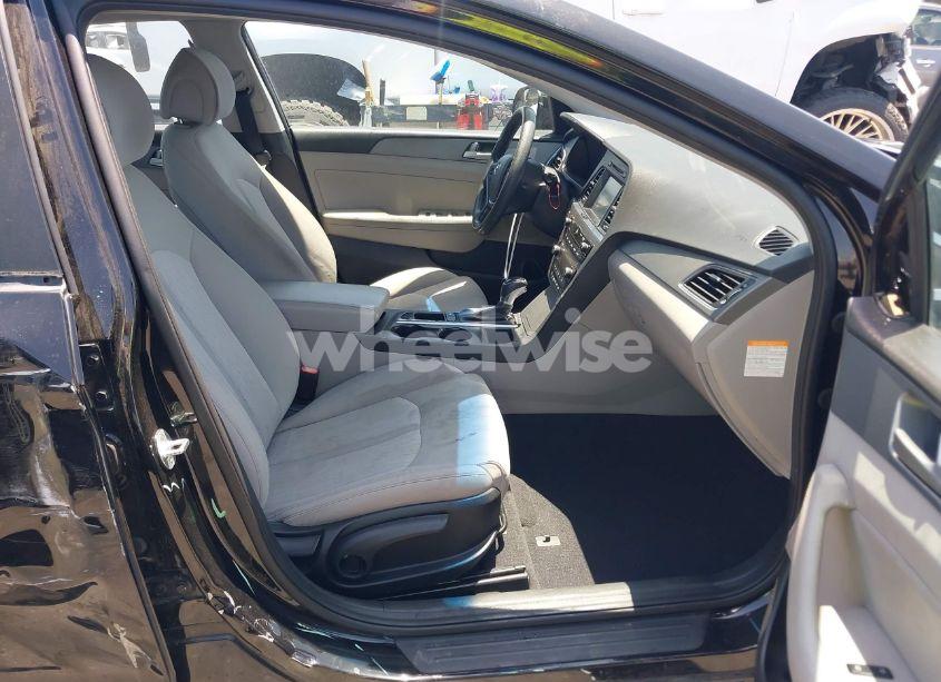 Photo 5 of 2017 Hyundai Sonata HYBRID SE (VIN KMHE24L10HA051494)