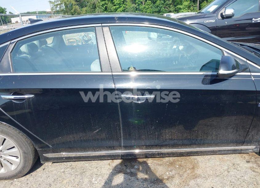 Photo 13 of 2016 Hyundai Sonata HYBRID/SE (VIN KMHE24L11GA018549)