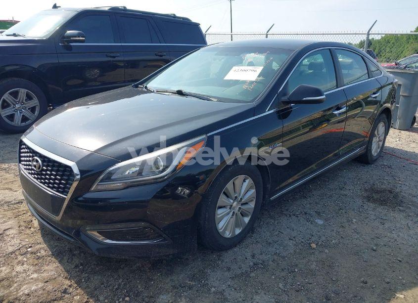 Photo 2 of 2016 Hyundai Sonata HYBRID/SE (VIN KMHE24L11GA018549)